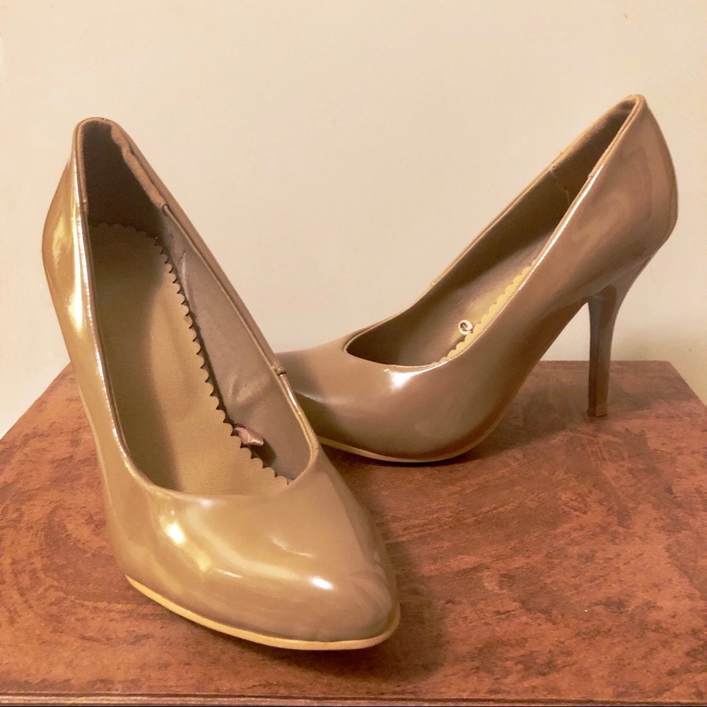 Forever 21 Tan Faux Patent Pump